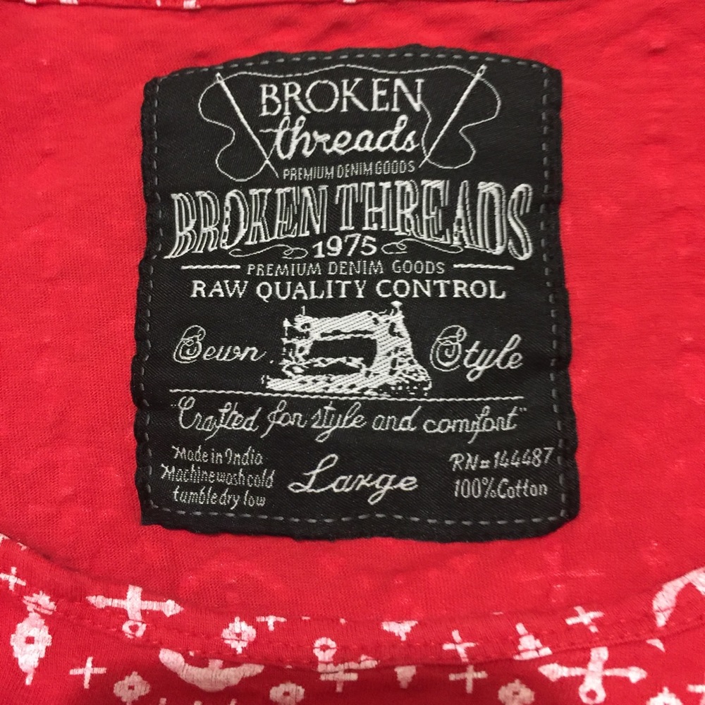 Broken threads tank top size large - Picture 5 of 5